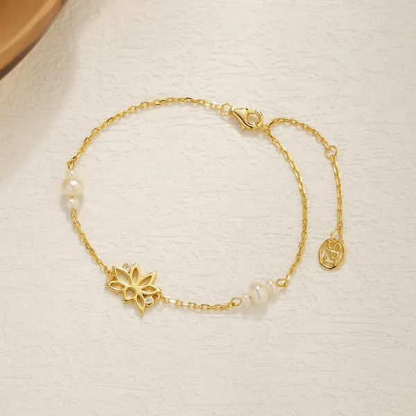 Lotus perlearmbånd i forgyldt sølv fra Spinning Jewelry
