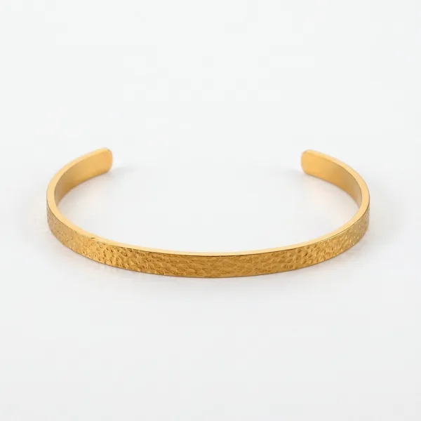 Hamret Bangle Guldbelagt i guldbelagt fra Prismila Jewellery